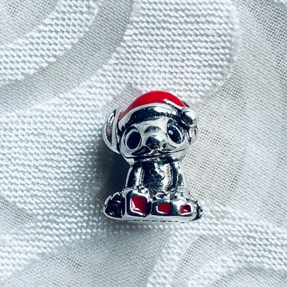 🌺 NWOT Stitch Charm – Lilo & Stitch ✨Christmas - Picture 3 of 8